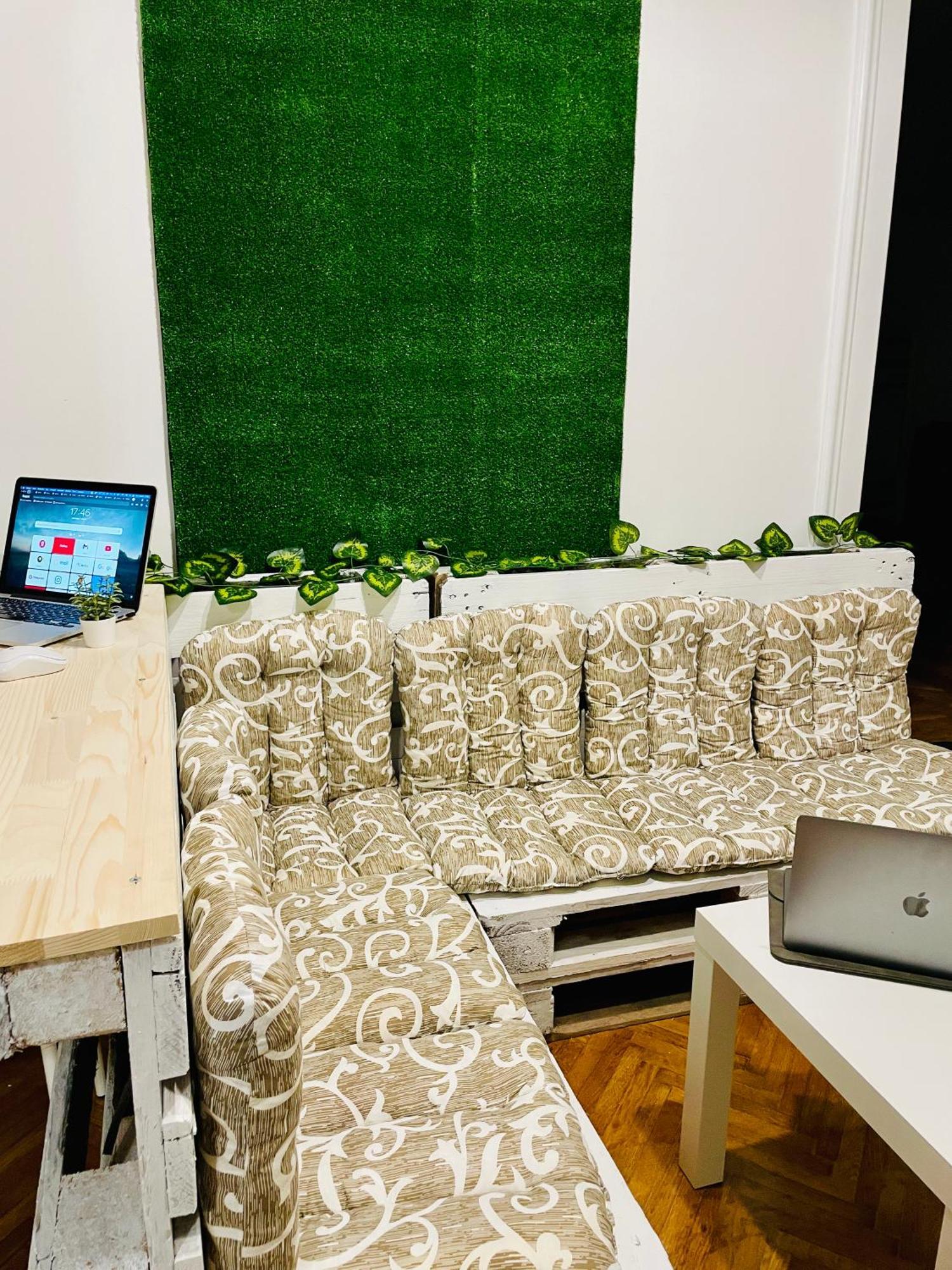 Hostel Green World Novi Sad Buitenkant foto