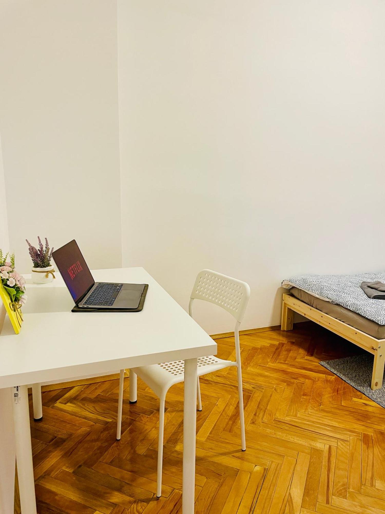 Hostel Green World Novi Sad Buitenkant foto