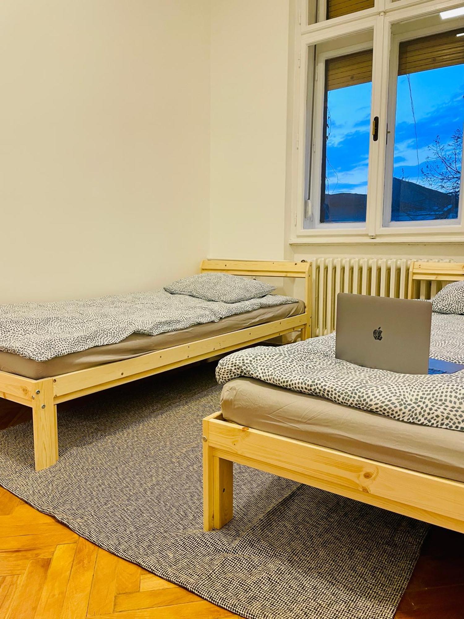 Hostel Green World Novi Sad Buitenkant foto