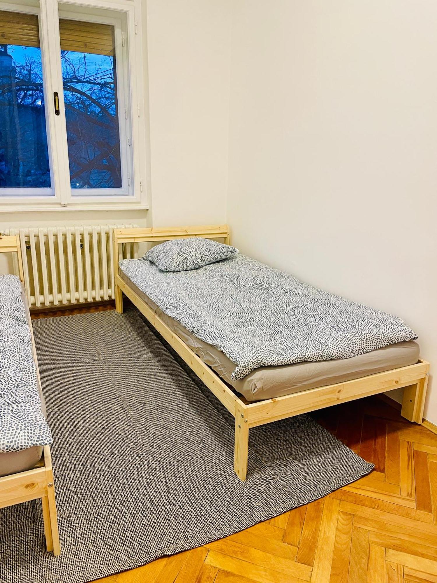 Hostel Green World Novi Sad Buitenkant foto