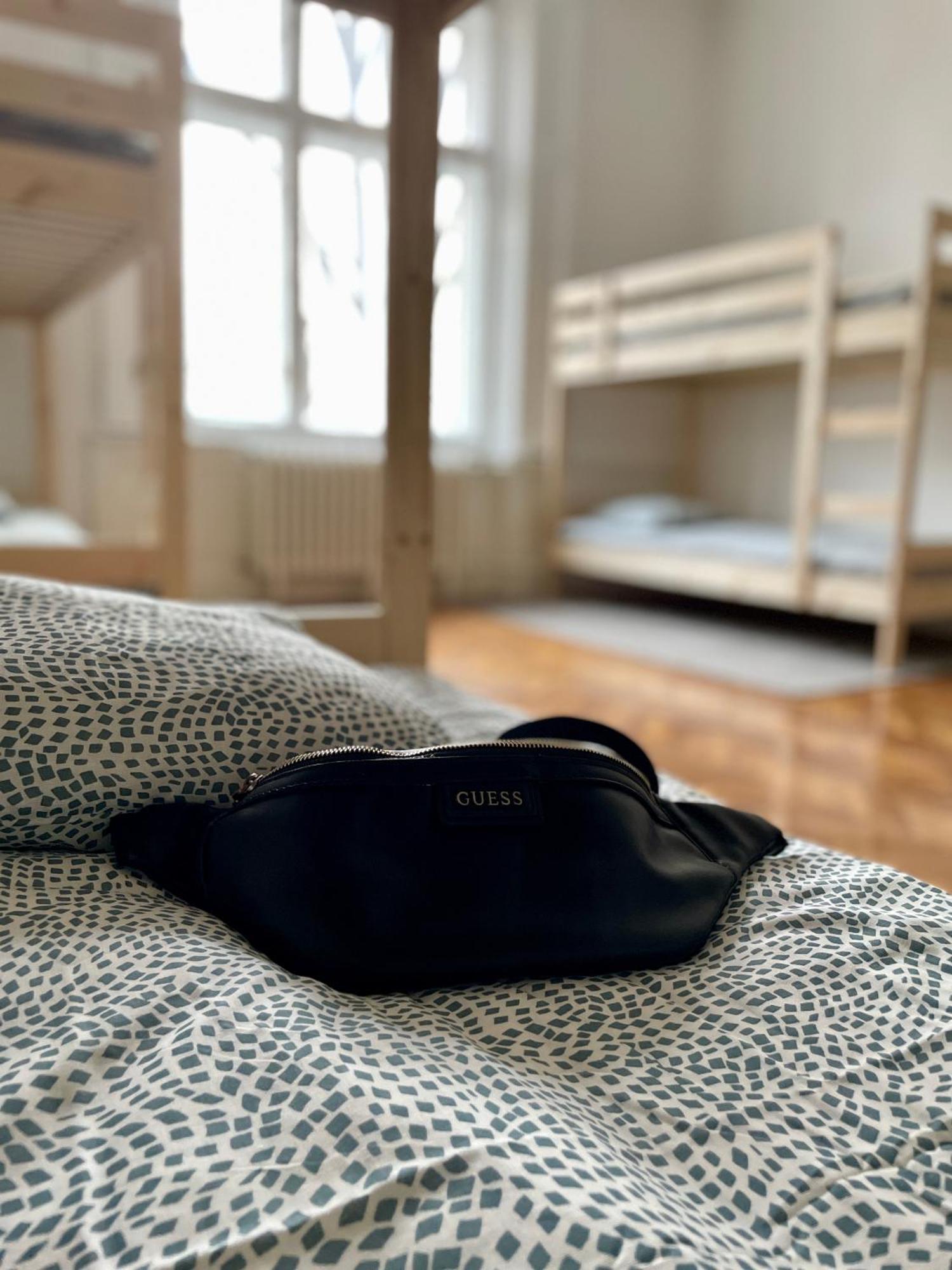 Hostel Green World Novi Sad Buitenkant foto
